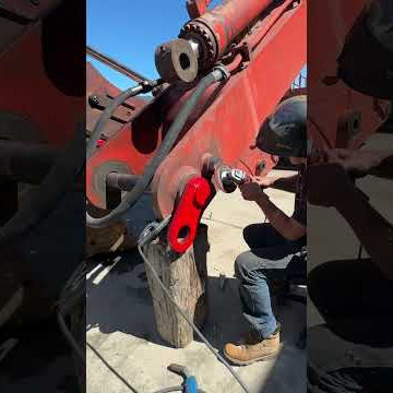 excavator runs great but needs a little love.